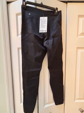 Lululemon Glow Up SHR tight 28”